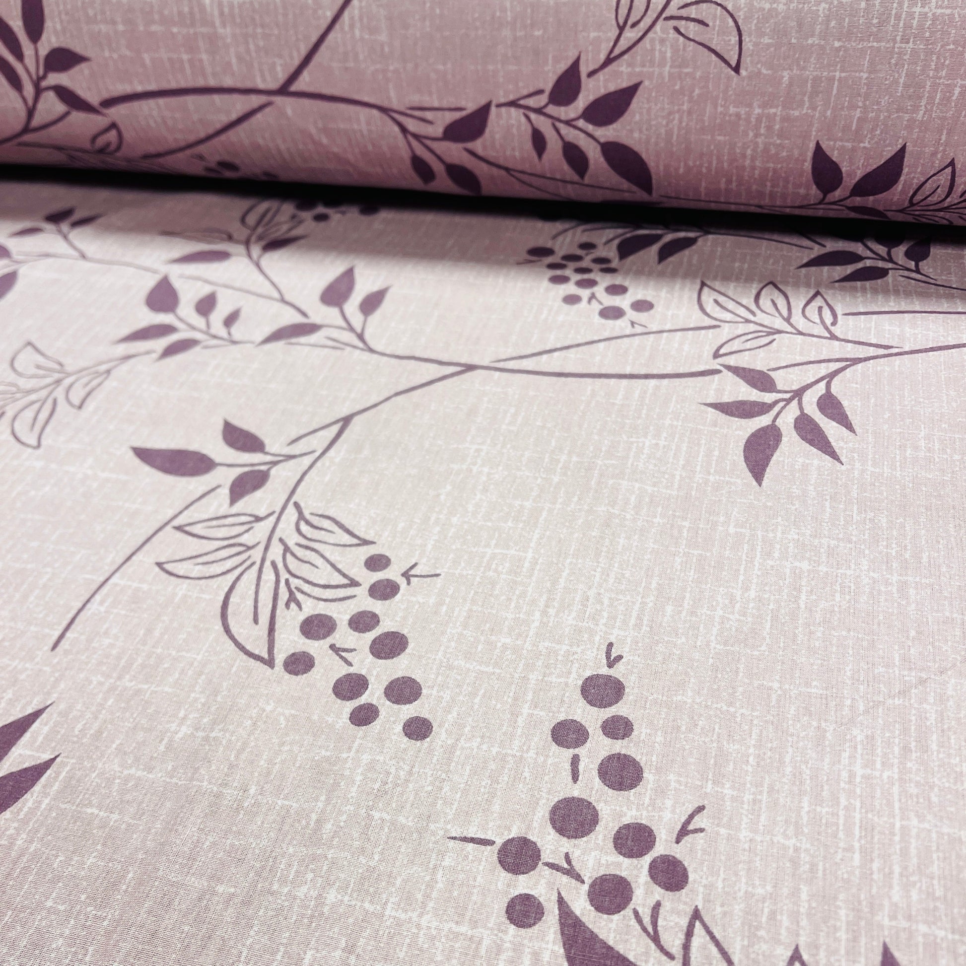 100 % tissu en coton - motif feuilles lilas 220 cm 146 g/m²