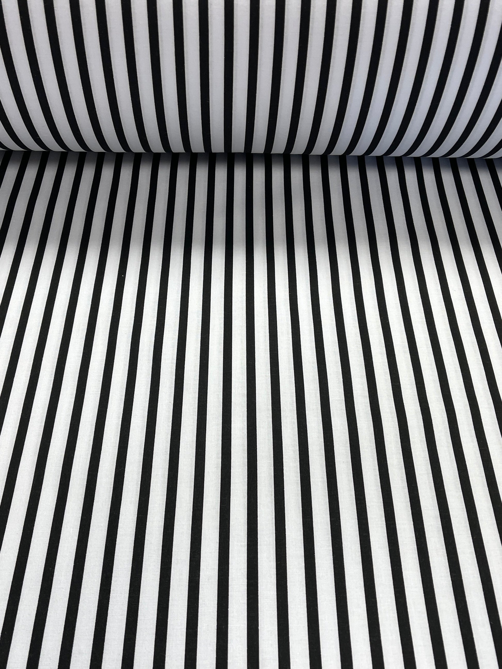 Tissu 100 % coton - lignes noires et blanches 125 g/m²