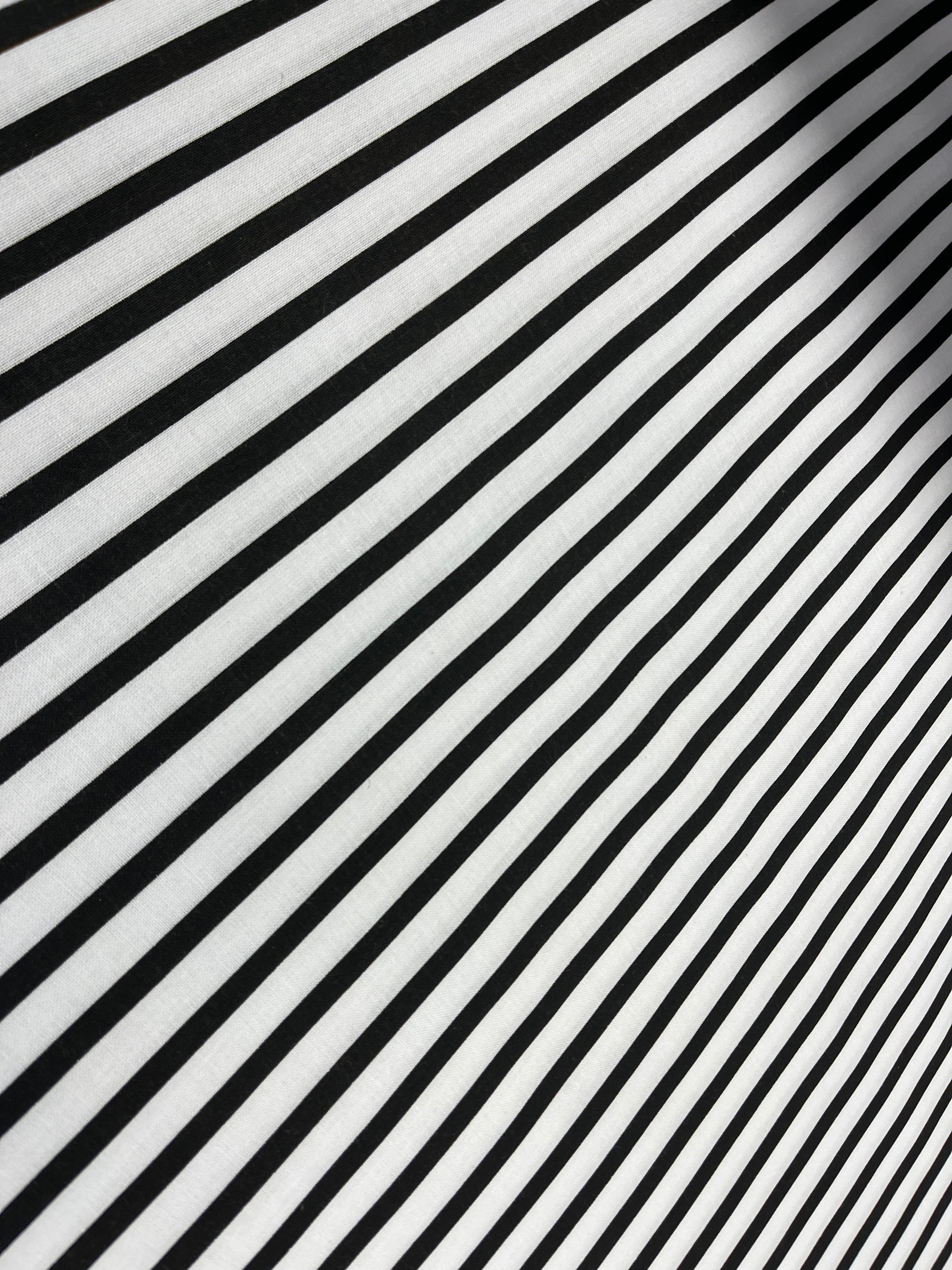 Tissu 100 % coton - lignes noires et blanches 125 g/m²