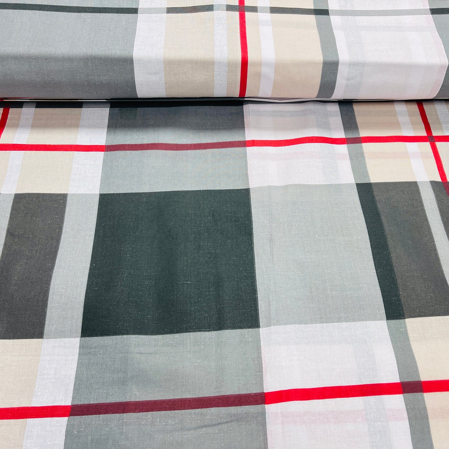 100 % tissu en coton - à carreaux gris et rouges 125 g/m