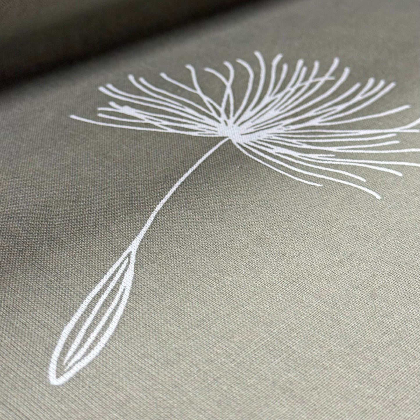 Attēls ar 100% Kokvilnas audums - pieneņu pūkas 220cm 146 g/m² – pieejams Šarlotes audumi