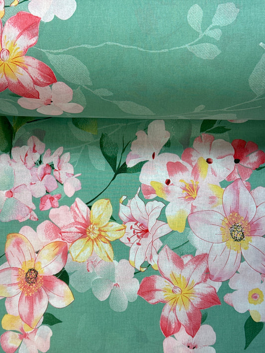 Bild mit Stoff aus 100% Baumwolle – mintgrün mit rosa Blumenmuster, 220 cm – online erhältlich bei Šarlotes audumi