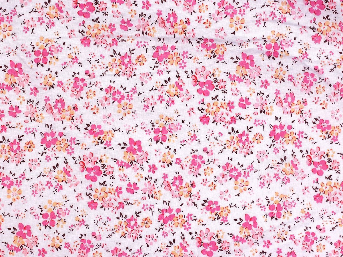 Image d’un tissu 100 % coton à petites fleurs roses – disponible en ligne chez Šarlotes audumi