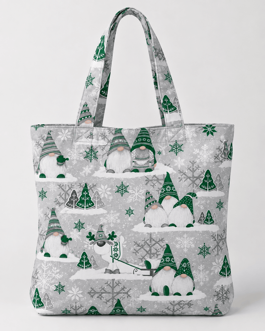 Image d’un tissu en coton 100 % avec un nain au chapeau vert – disponible en ligne chez Šarlotes audumi