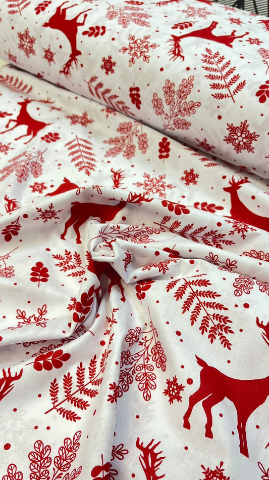 Image en tissu 100% coton, cerfs rouges sur fond blanc – disponible en ligne chez Charlotte Audumi
