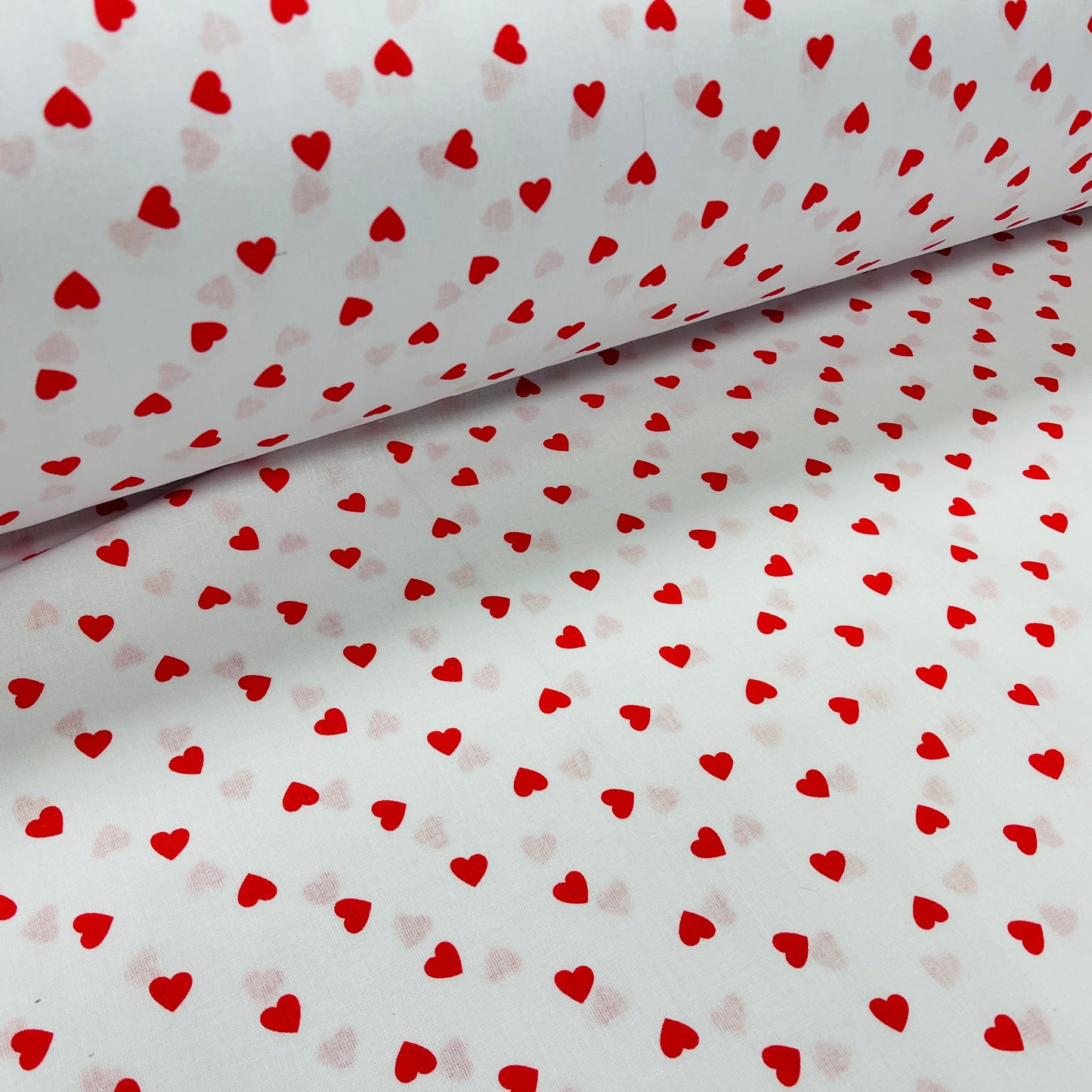 100% Cotton fabric - hearts on a white background 125 g/m