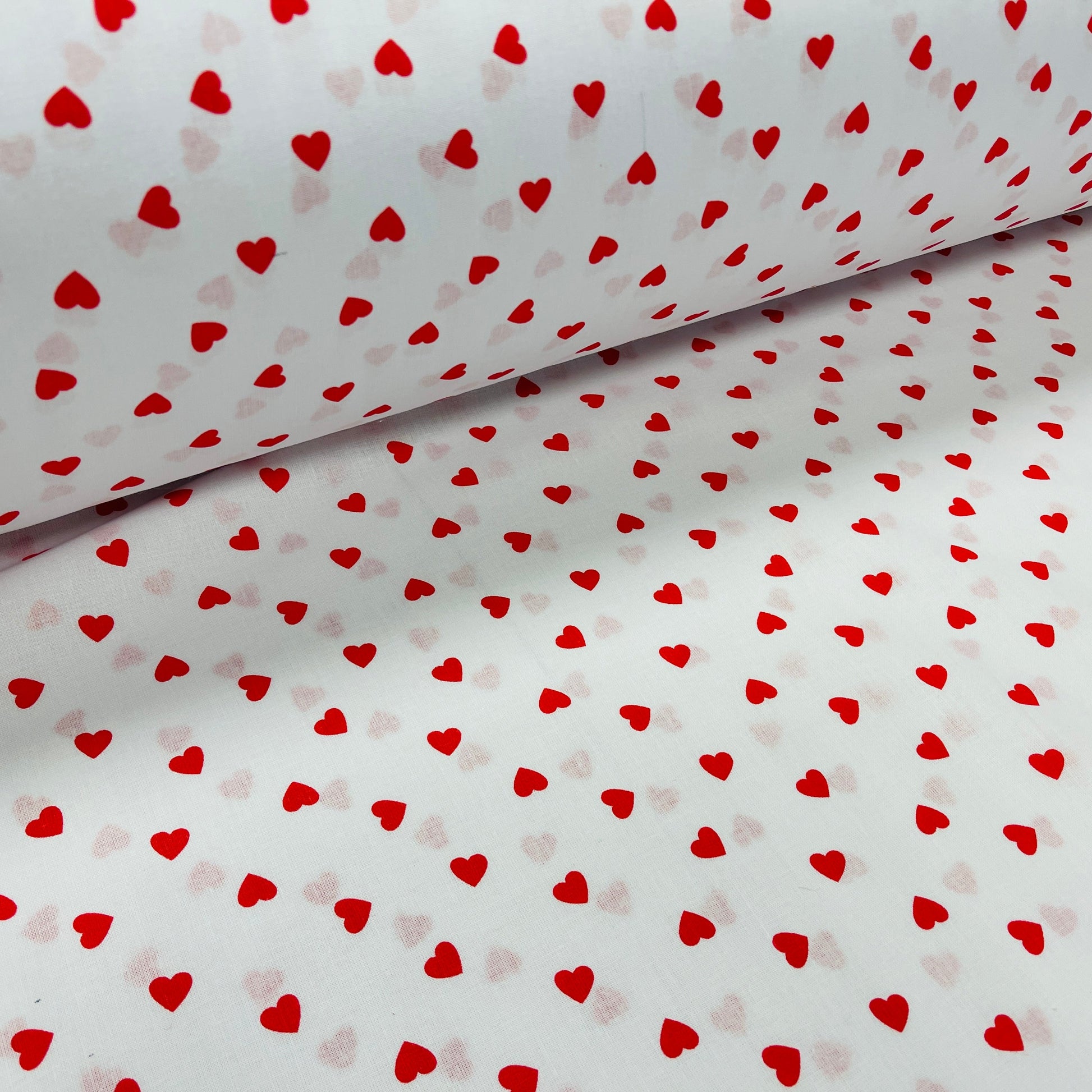 100% Cotton fabric - hearts on a white background 125 g/m