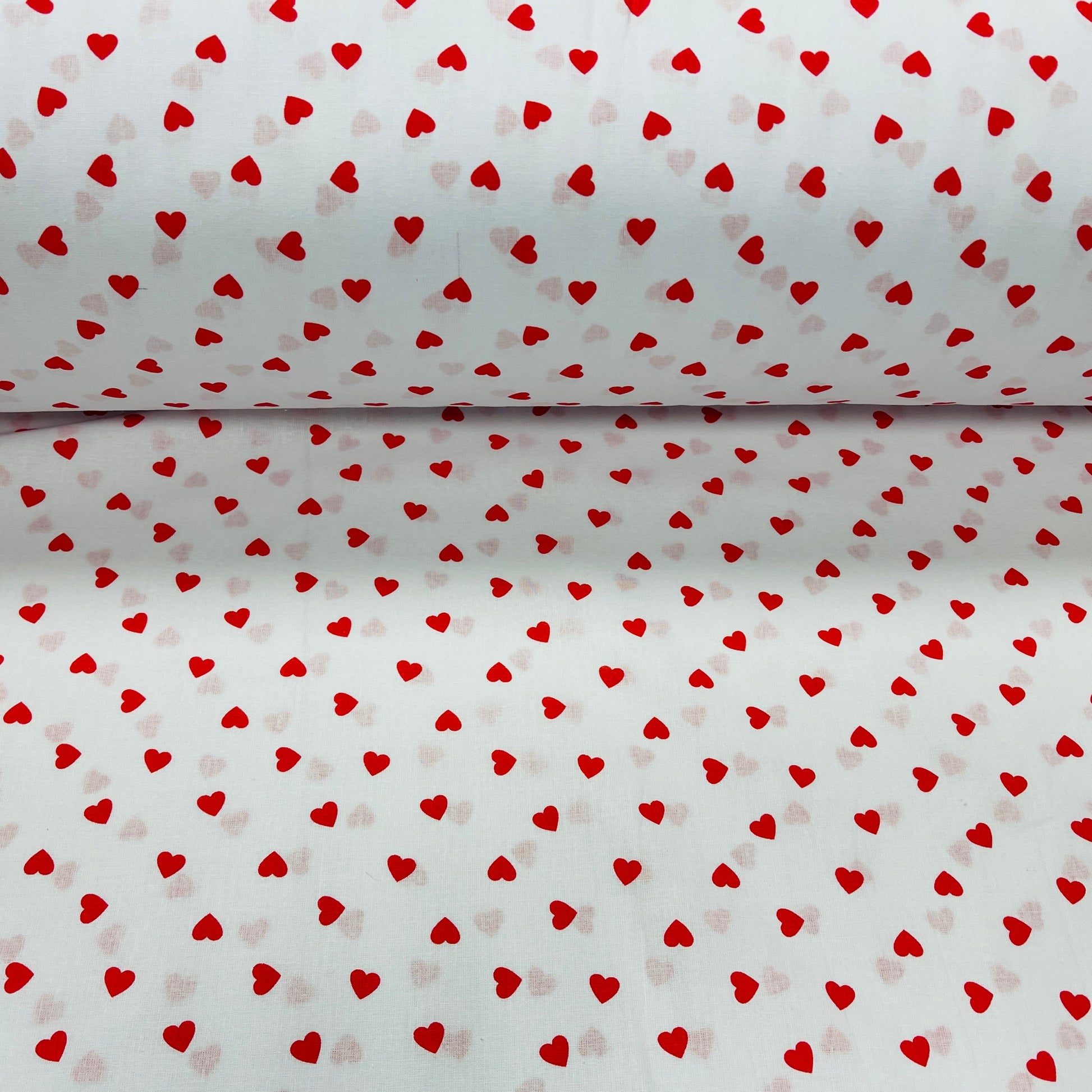 alt
100% Cotton fabric - hearts on a white background 125 g/m