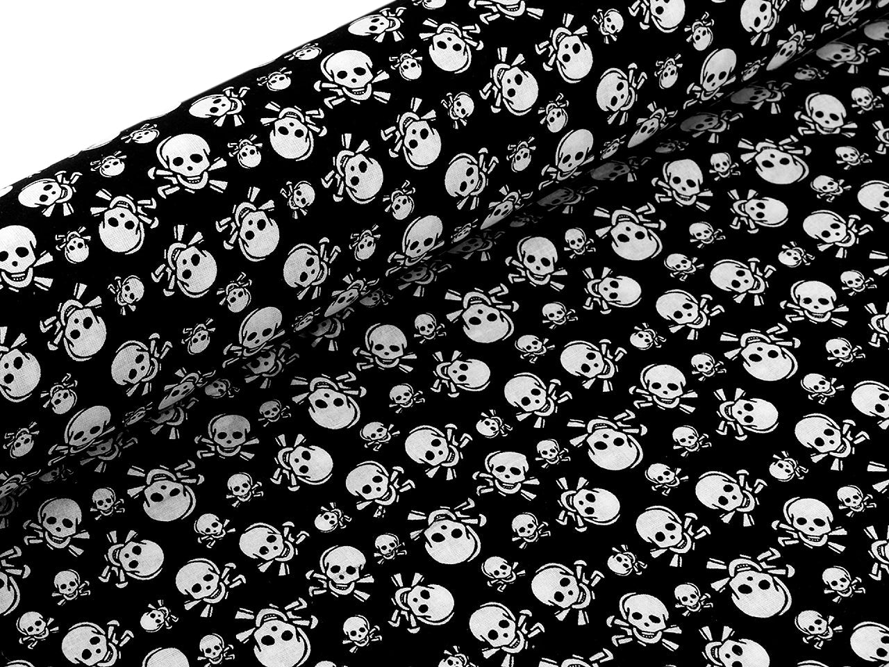 Image avec tissu 100 % coton à motifs tête de mort, 125 g/m² – disponible chez Šarlotes audumi
