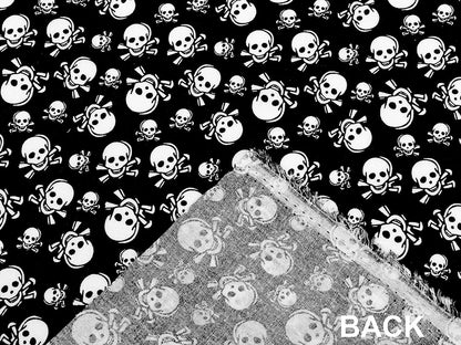 Image avec tissu 100 % coton à motif têtes de mort 125 g/m² – disponible chez Šarlotes audumi