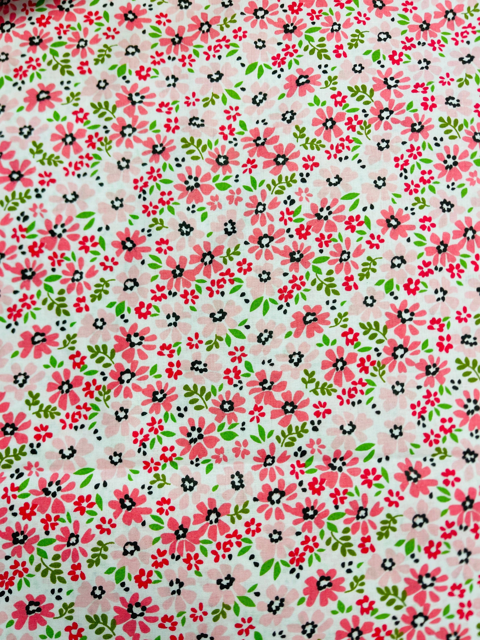 100% Cotton fabric - delicate pink flowers 125 g/m²