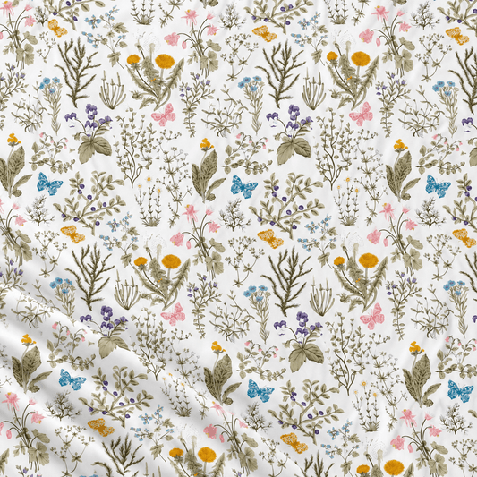 Image d’un tissu 100 % coton à délicat motif de plantes des prés – disponible en ligne chez Šarlotes audumi
