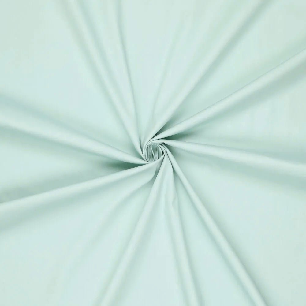 Image avec tissu 100 % coton, ton menthe frais, 125 g/m² – disponible chez Šarlotes audumi
