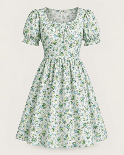 Image en tissu 100 % coton à petites fleurs vertes délicates – disponible en ligne chez Šarlotes audumi