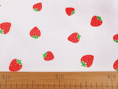 Bild mit 100% Baumwollstoff mit Erdbeeren, 125 g/m² – erhältlich bei Šarlotes audumi