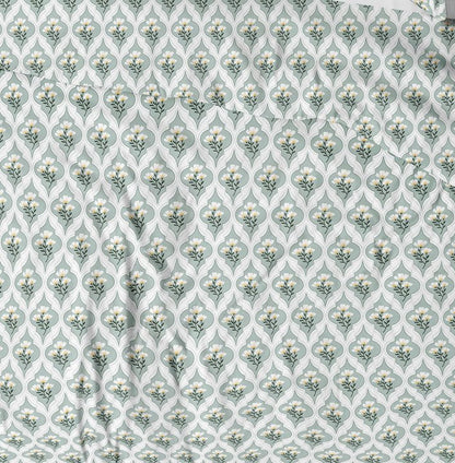 Image de tissu 100 % coton à motif floral 125 g/m² – disponible chez Šarlotes audumi