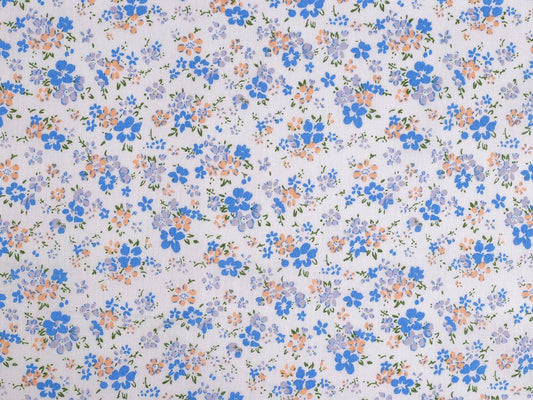 Image avec tissu 100 % coton à fines fleurs bleues – disponible en ligne chez Šarlotes audumi