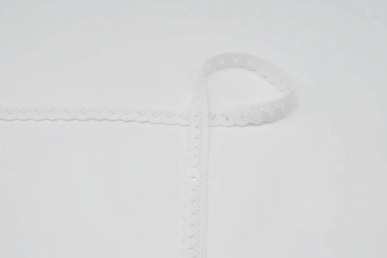 Image avec dentelle 100 % coton - 1,5 cm bleu clair – disponible chez Šarlotes audumi