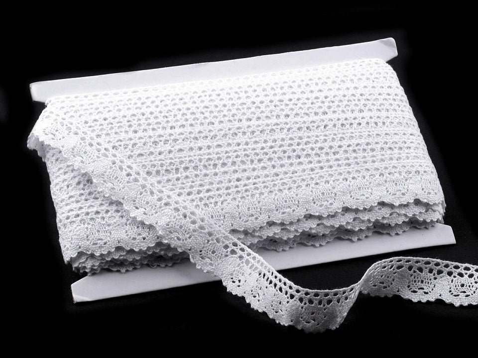 Image avec dentelle 100 % coton 2,5 cm - blanche – disponible chez Šarlotes audumi