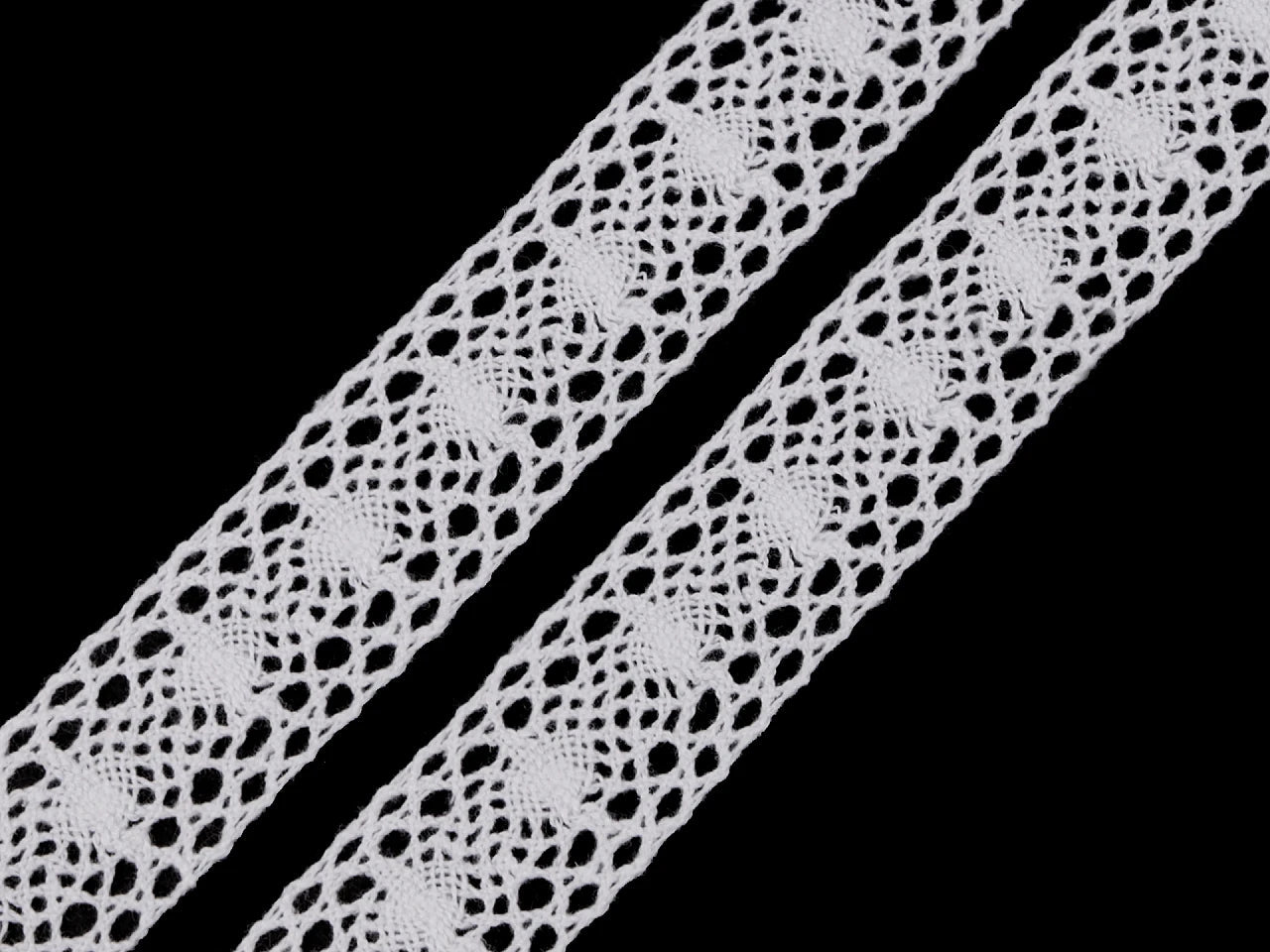 Image de dentelle en coton 100 %, 3 cm, blanche – disponible chez Šarlotes audumi