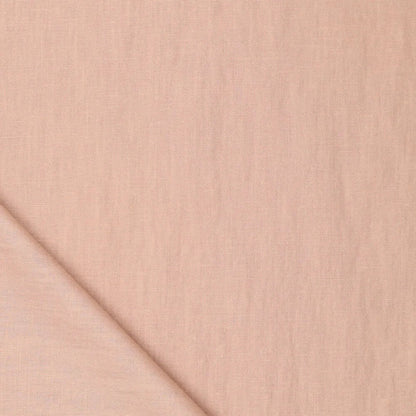 Image du tissu en lin adouci 100 % - ton sable rosé 165 g/m² – disponible chez Šarlotes audumi