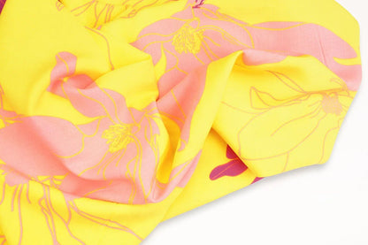Tissu 100 % viscose - fleurs jaunes et roses 105 g/m²