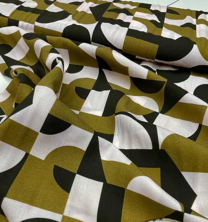 Tissu 100 % viscose-kaki, motif noir et blanc 125 g/m²