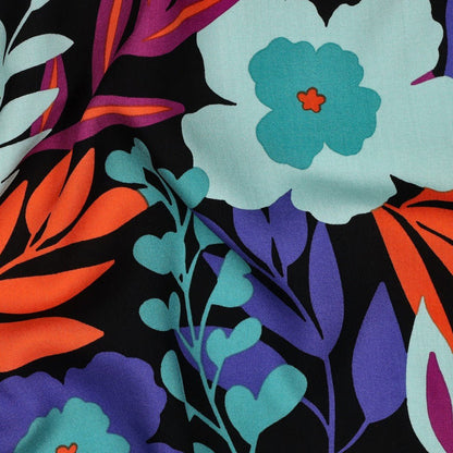 Tissu 100 % viscose LENZING™ ECOVERO™, fleurs dans des tons pétrole – disponible en ligne chez Tissus de Charlotte