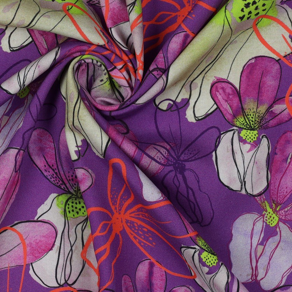 Tissu 100 % viscose LENZING™ ECOVERO™ à fleurs sur fond lilas 110 g/m²