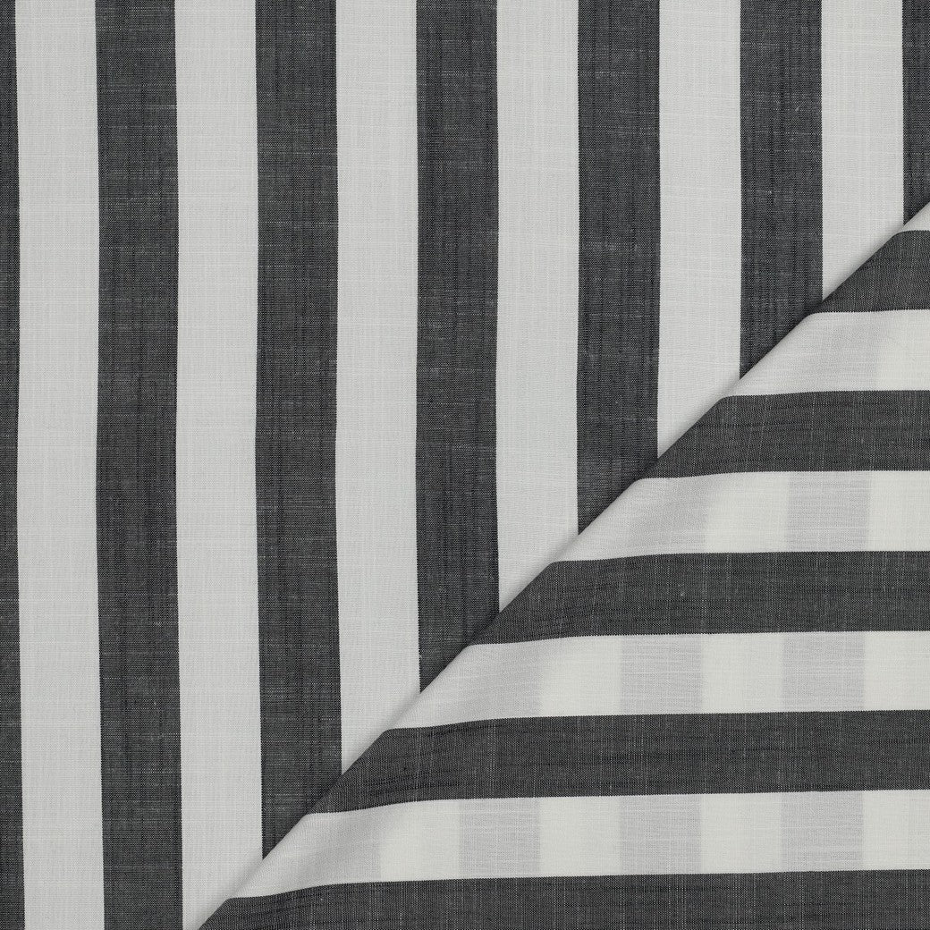 Image avec tissu 100 % viscose - rayures 180 g/m² – disponible chez Šarlotes audumi