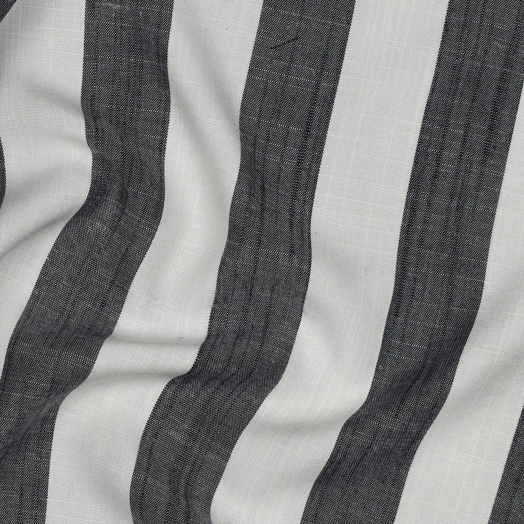 Image avec tissu 100 % viscose à lignes 180 g/m² – disponible chez Šarlotes audumi