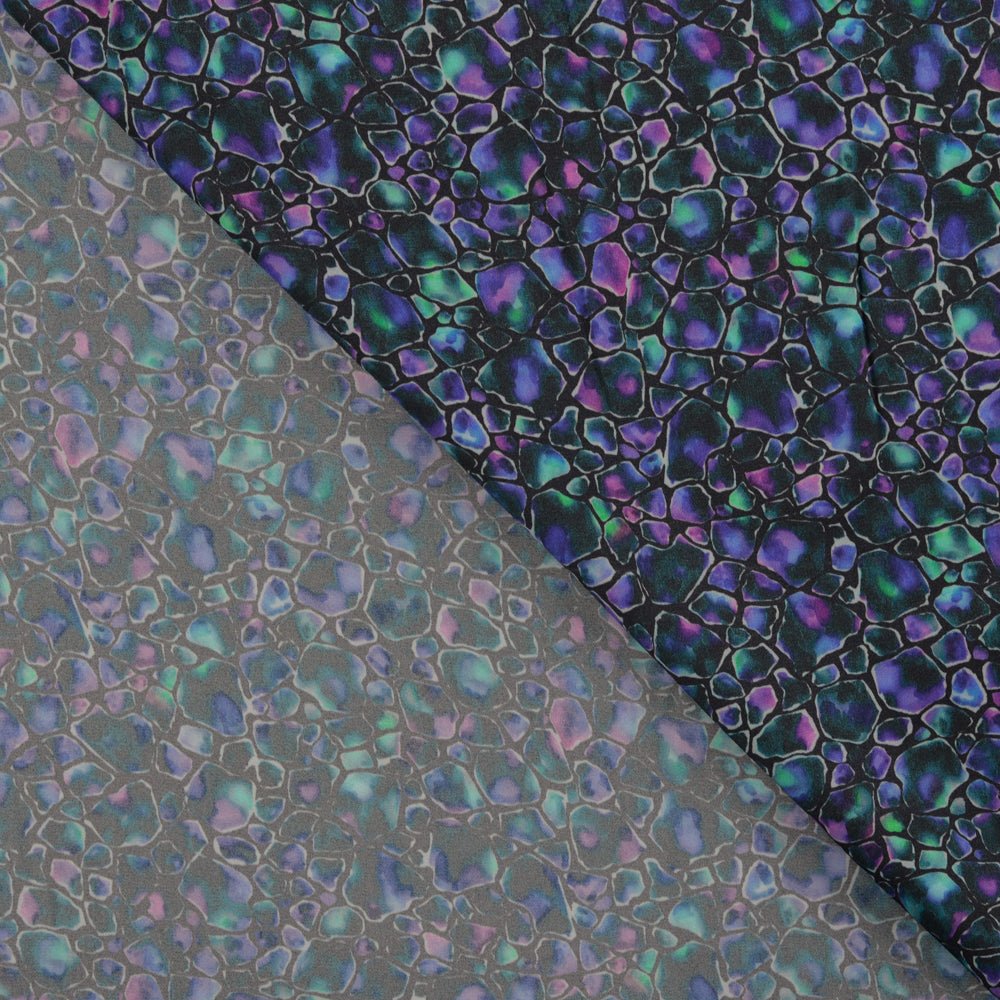 Image du tissu 100 % viscose - mosaïque opale – disponible en ligne chez Šarlotes audumi