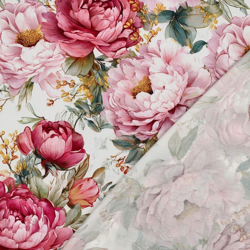 Image avec tissu 100 % viscose, motif pivoines sur fond blanc – disponible en ligne chez Šarlotes audumi