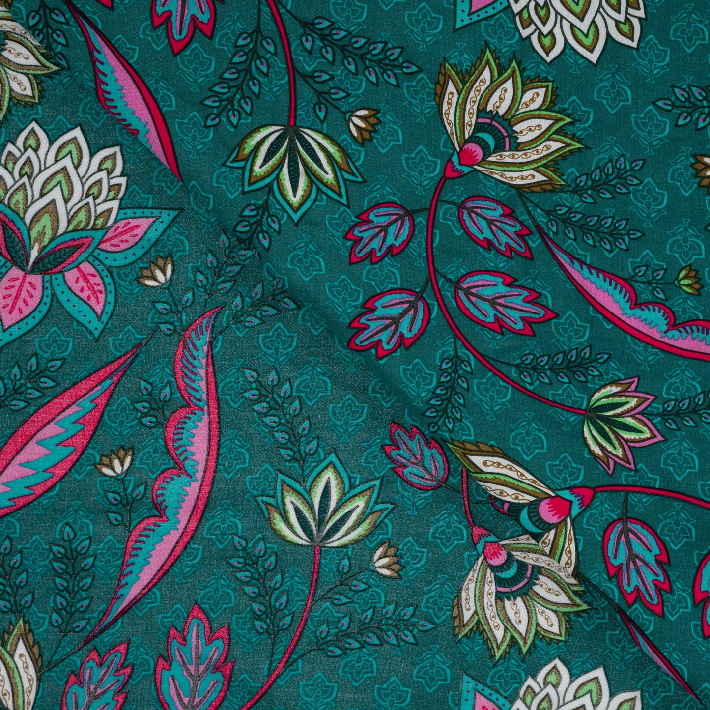 Motif en tissu 100 % viscose sur fond pétrole, 90 g/m² – disponible chez Šarlotes audumi
