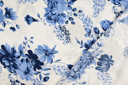 Tissu 100 % viscose - motif floral bleu, 95 g/m²