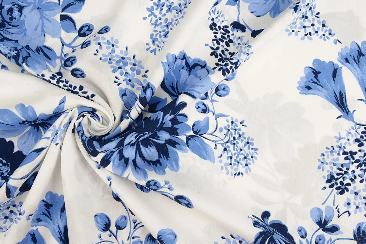 100 % tissu en viscose - motif floral bleu 95 g/m²