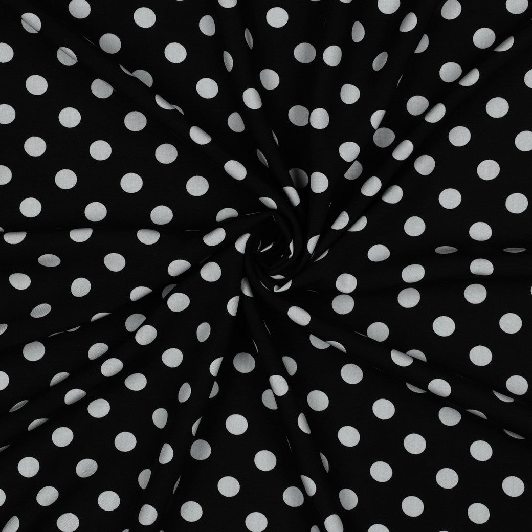 Image en satin 100 % viscose à pois 110 g/m² – disponible chez Šarlotes audumi