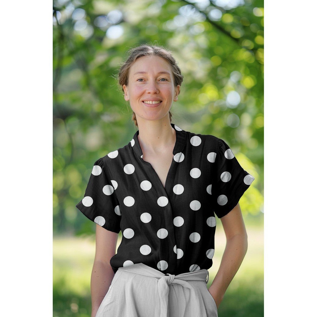Image avec satin de viscose 100 % - motif à pois 110 g/m² – disponible chez Šarlotes audumi