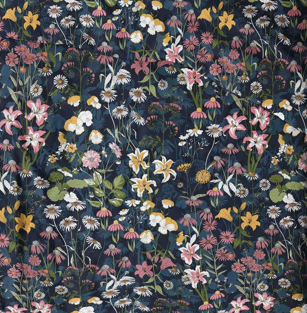 100% Baumwollstoff – Blumen auf dunklem Hintergrund