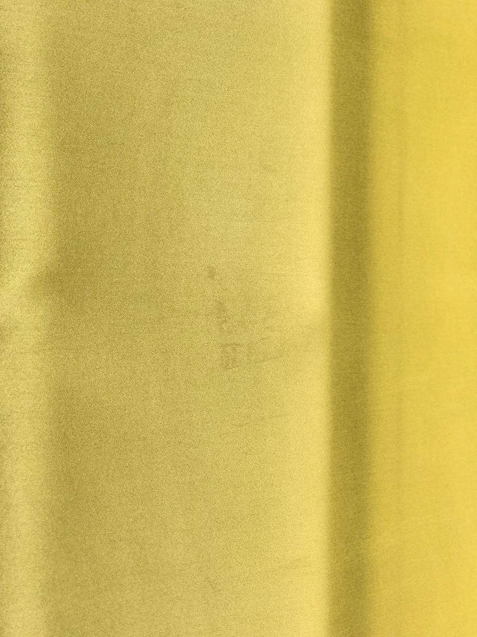 Tissu satin 100 % soie jaune – Italie, avec un léger défaut