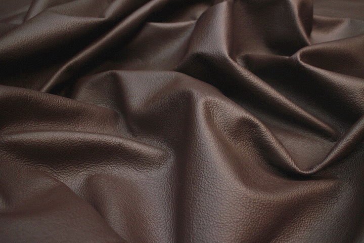 Image de 2. Cuir de vache naturel pour loisirs créatifs – lisse, souple, mat 0,8–1,0 mm – disponible en ligne chez Šarlotes audumi