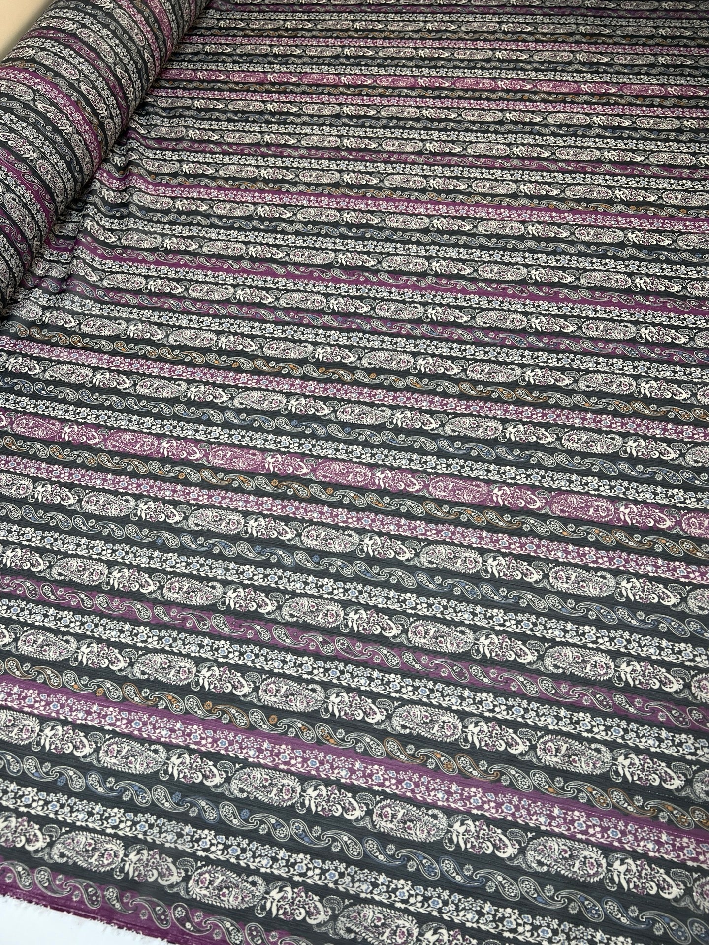 Italian chiffon fabric with black-purple paisley pattern and lurex thread 70 g/m²