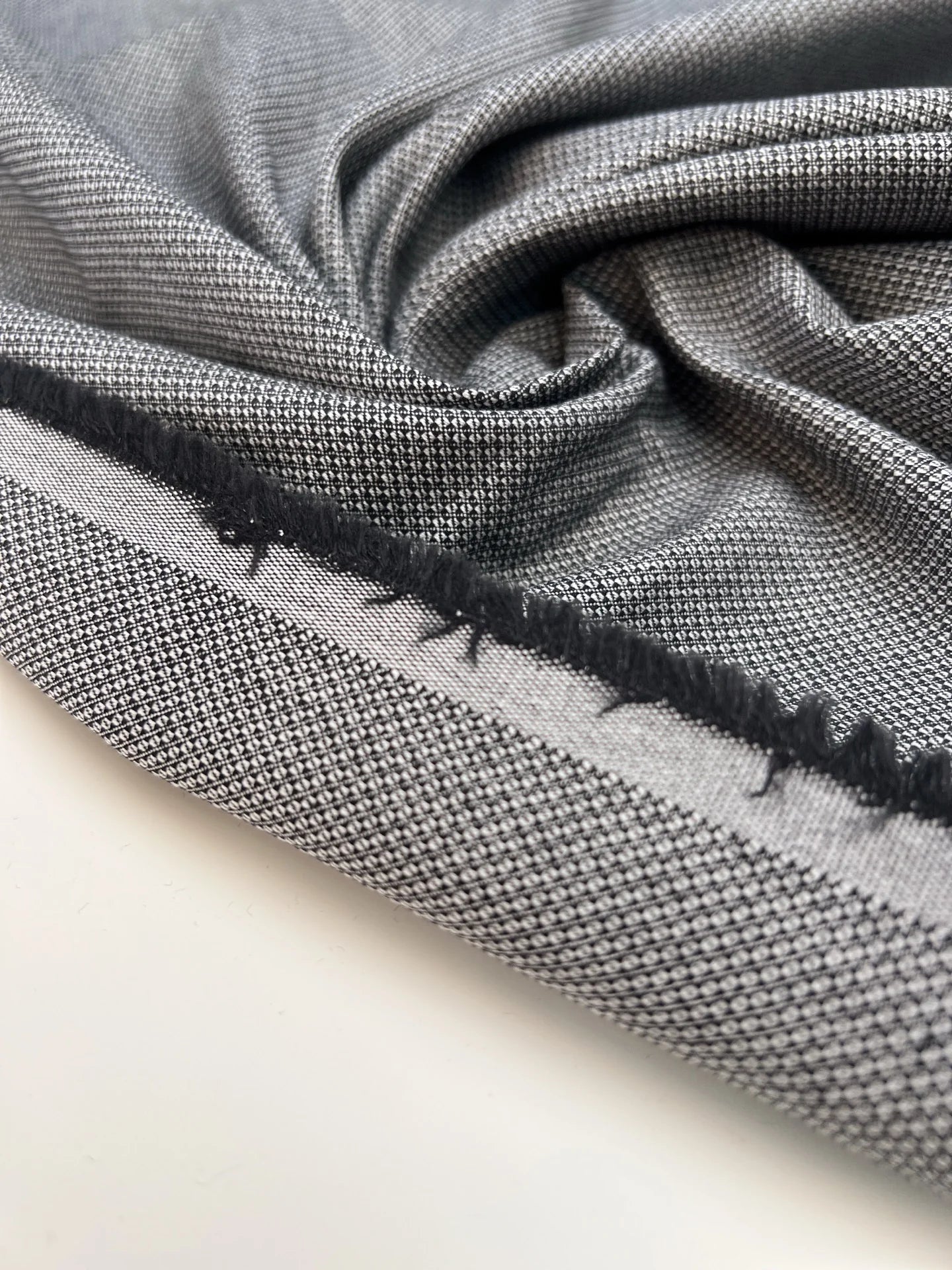 Tissu en coton jacquard avec élasthanne, gris – Italie