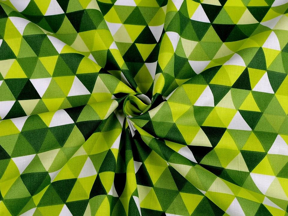 100% Baumwollstoff – grüne Dreiecke 125 g/m²