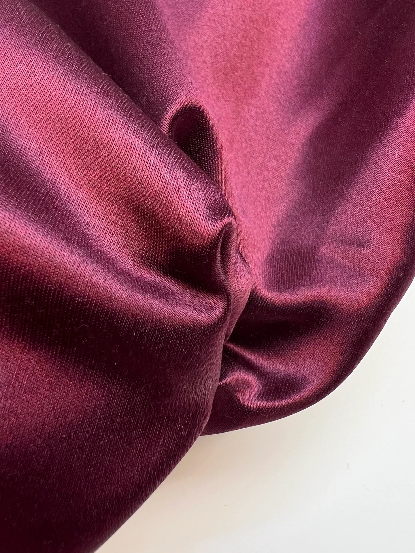 Italian silk and cotton satin fabric in dark purple – 195 g/m²