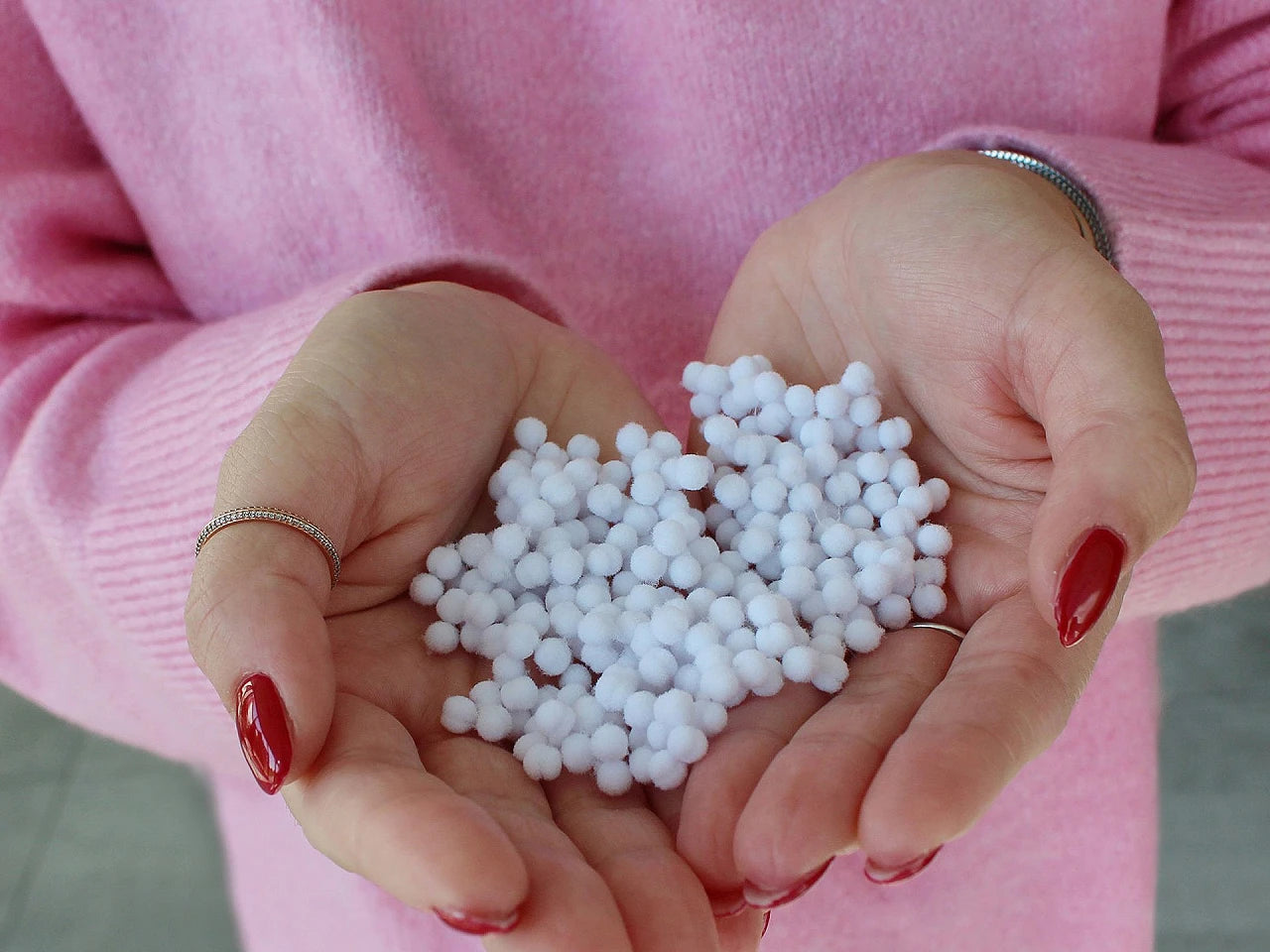Mini pompons Ø4 mm | Blancs | 2000 pièces par paquet | nuances variées