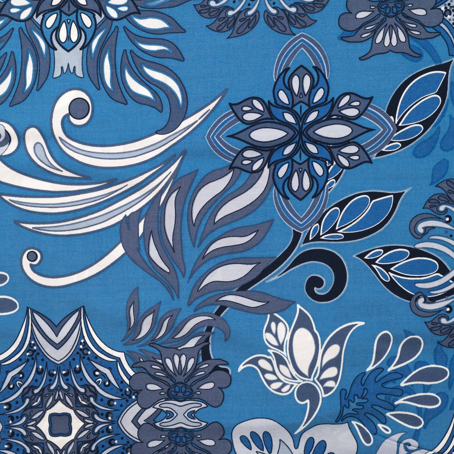 Viskozes un kokvilnas audums-zilā arabeska