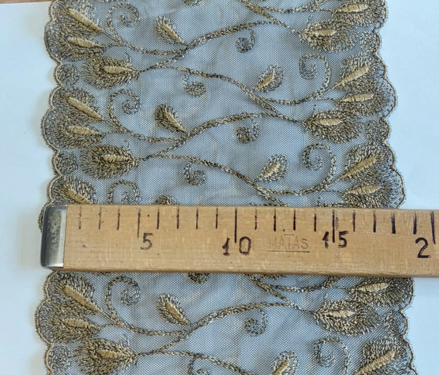 Izšūta mežģīne 18 cm-zaļi zeltains raksts