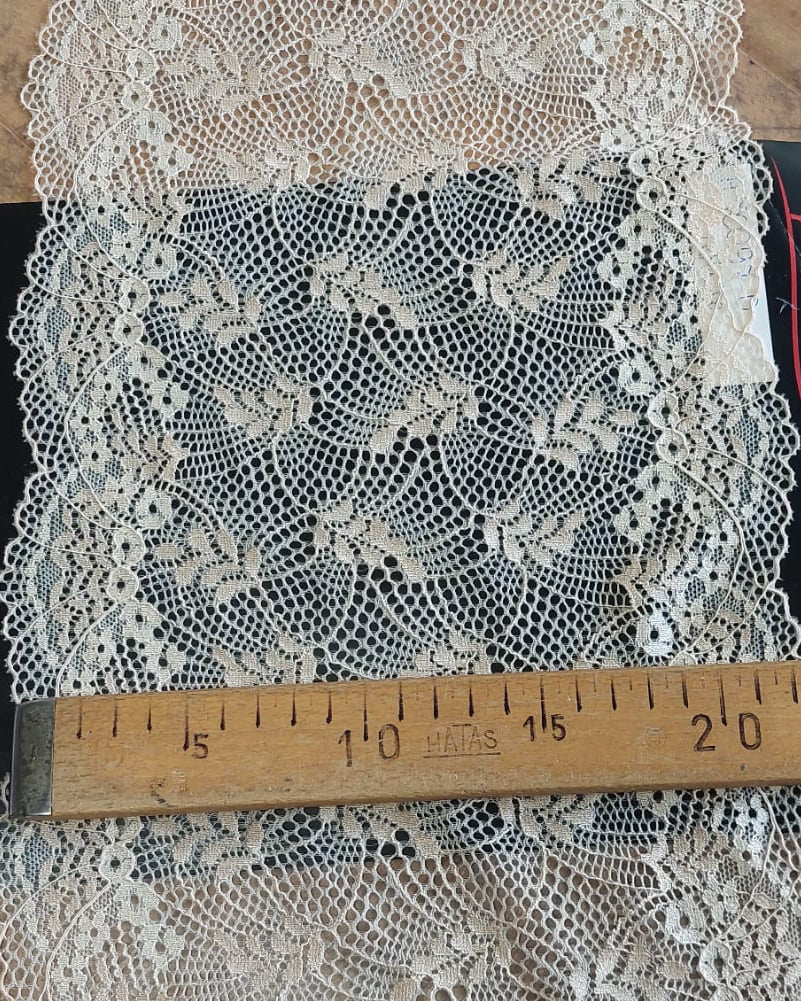 Mežģīne 22 cm-auzu krēms