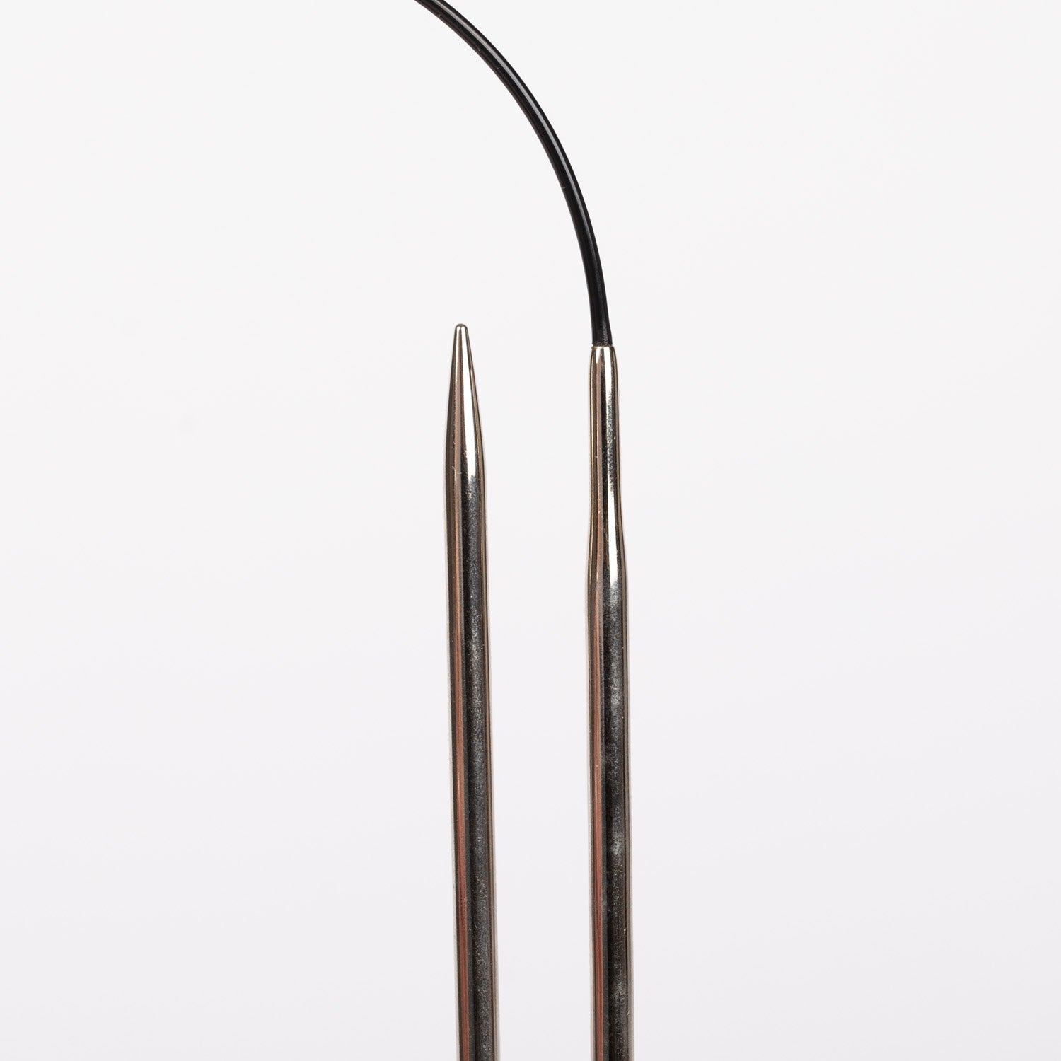 Image avec aiguilles circulaires à tricoter DROPS en laiton 80 cm | 2.0 mm – 10.0 mm – disponible chez Šarlotes audumi